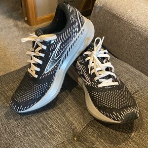 Brooks Levitate Running shoes
